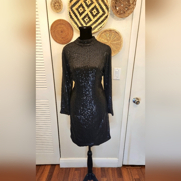 Elegant Black Sequin Mini Dress With Cut Out - Picture 5 of 10